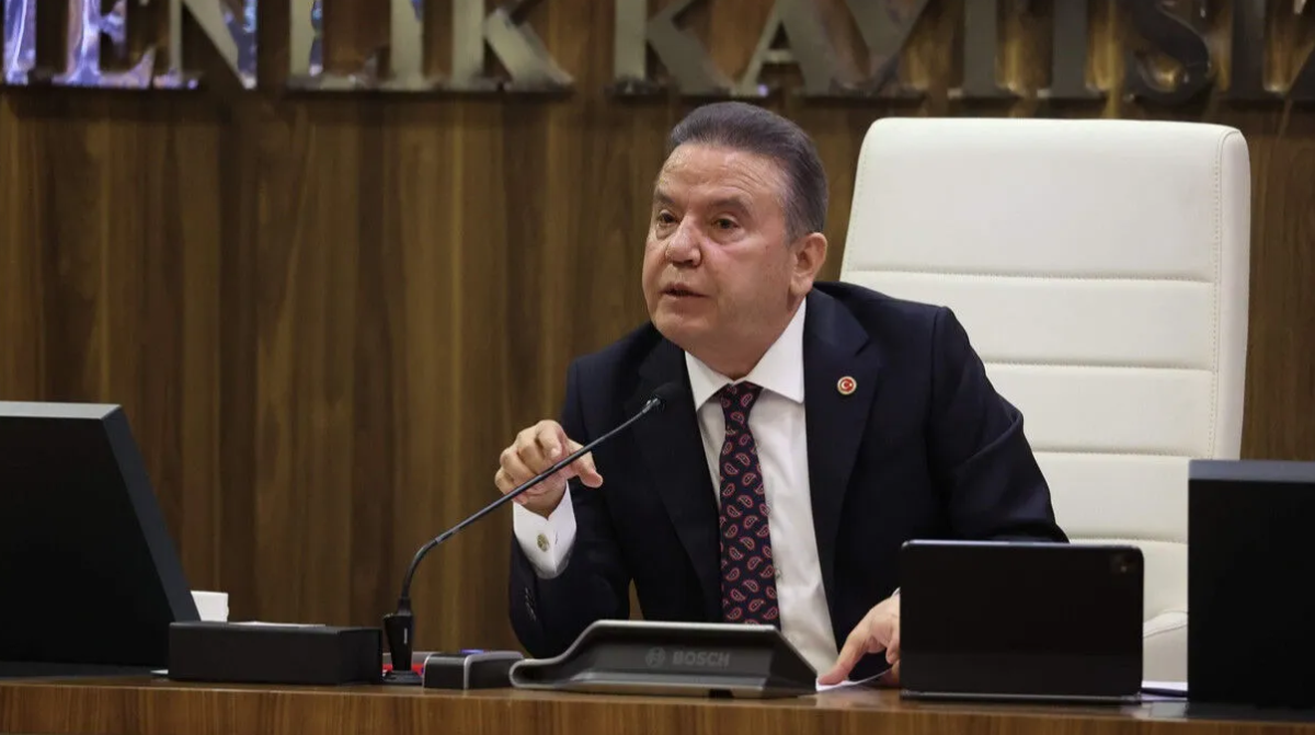Muhittin Böcek’ten Antalyalılara Duygusal Mektup: “Kalbim Sizlerle”